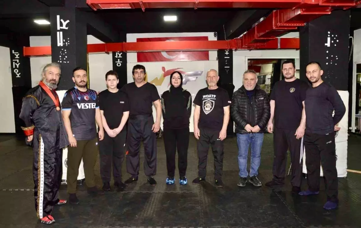 Dünya Yakın Savunma Federasyonu'ndan polislere yakın savunma eğitimi