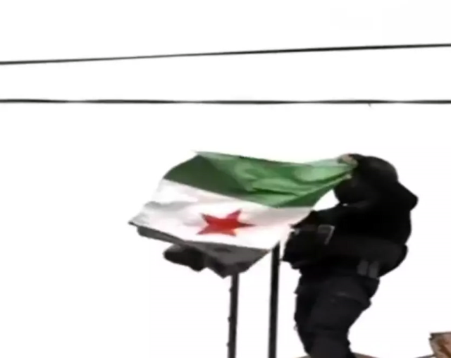 haseke de suriye bayragi gondere cekildi 19529192 9640 m