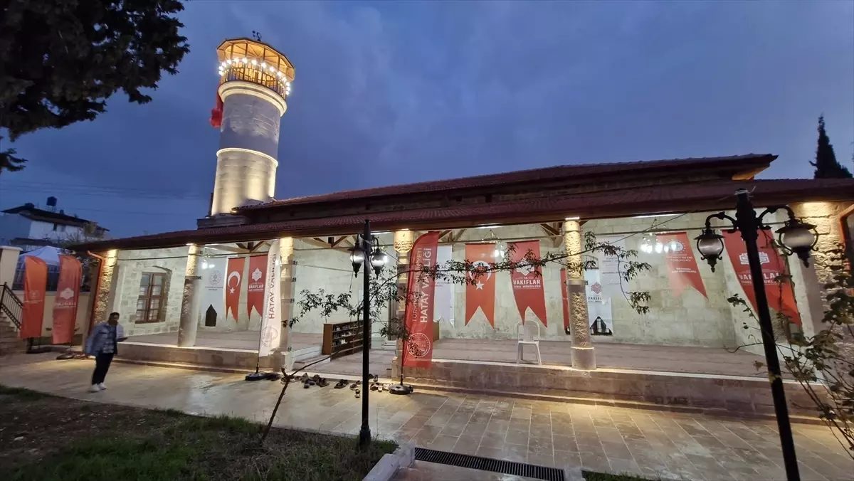 Hatay'da depremde hasar alan tarihi Yenişehir Cami ibadete tekrar açıldı