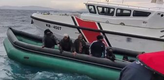 İzmir açıklarında 22 düzensiz göçmen yakalandı