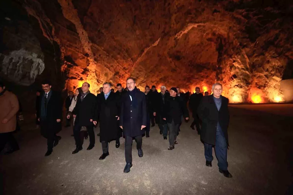 Kasapoğlu'ndan Tuzluca Tuz Mağaraları'na övgü: "Mutlaka gidin görün"