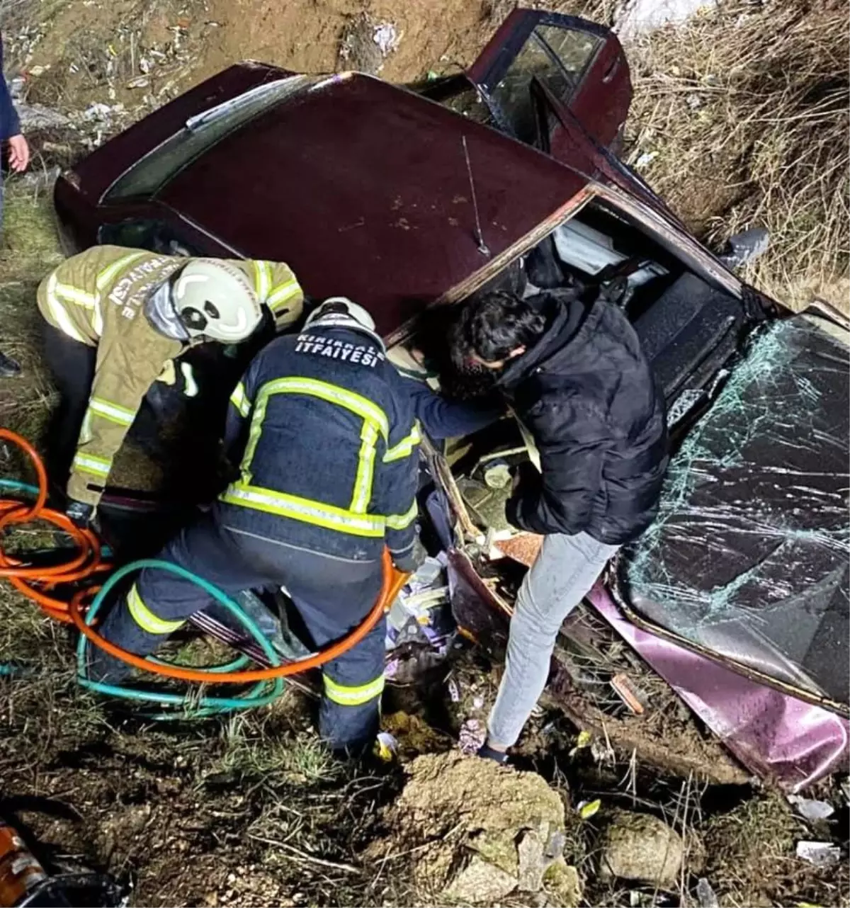 Kırıkkale'de otomobil şarampole devrildi: 4 yaralı