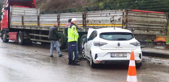 Kocaeli'de tıra çarpan otomobilin sürücüsü yaralandı