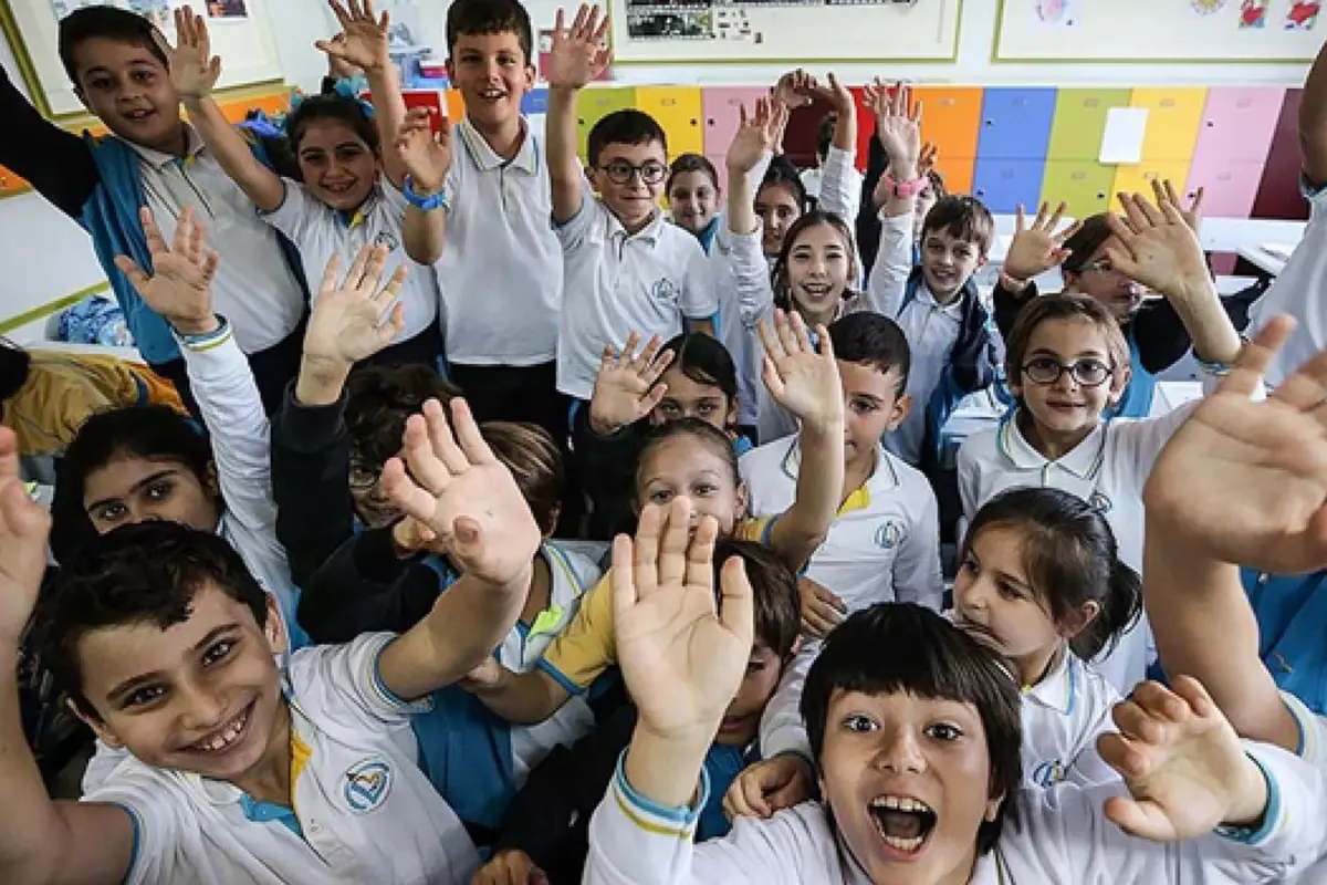 MEB'den öğrencileri üzecek takvim! Tatiller birleşti