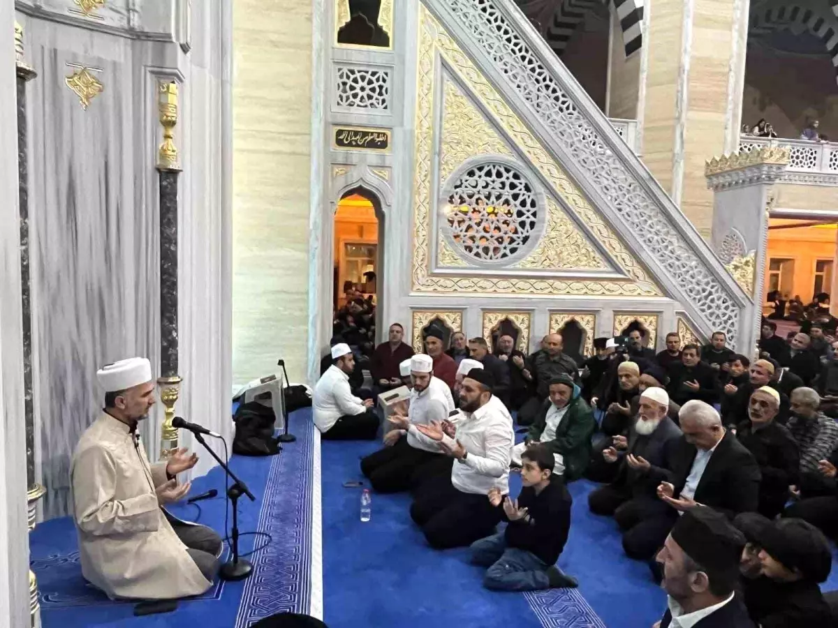 Muş'ta Berat Kandili'nde camiler doldu taştı