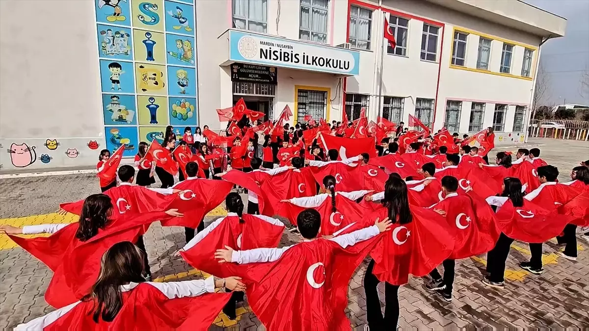 Nusaybin'de ilk ders "Bayrak Sevgisi" temasıyla başladı