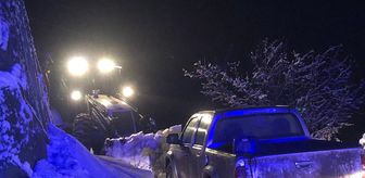 Şırnak'ta yolu kardan kapanan köyde mahsur kalan hasta çocuk hastaneye ulaştırıldı