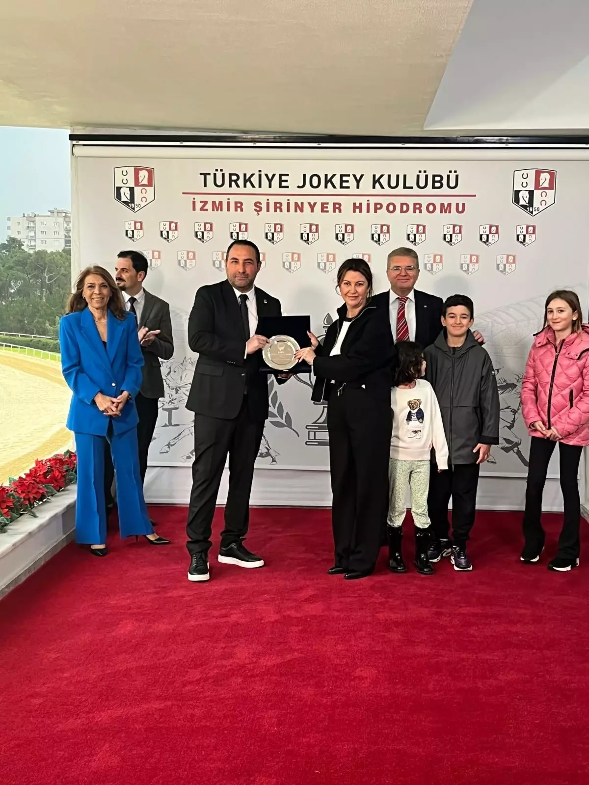 TSYD İzmir Koşusu'nda zafer Queen Sev'in