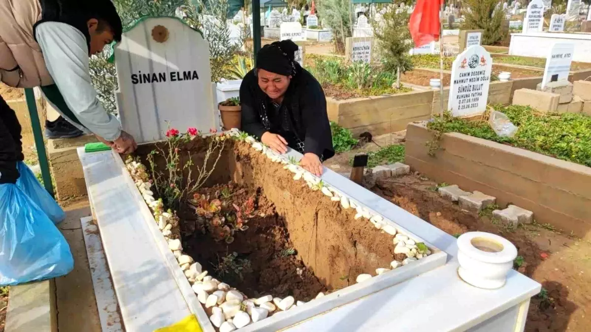 Adana'da yağışta oğlunun mezarı çöken anne gözyaşlarına boğuldu