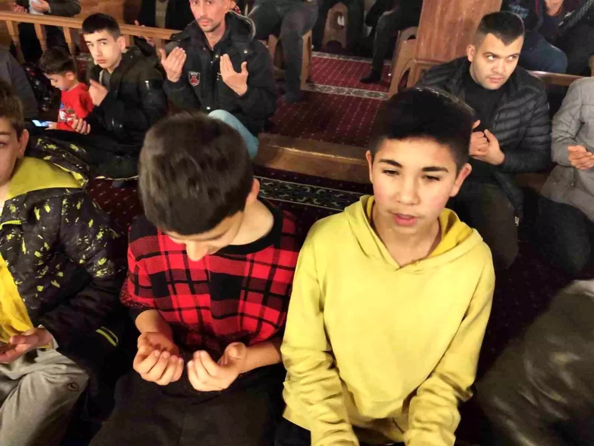 Afyonkarahisar'da Berat Kandili huşu içinde gecti