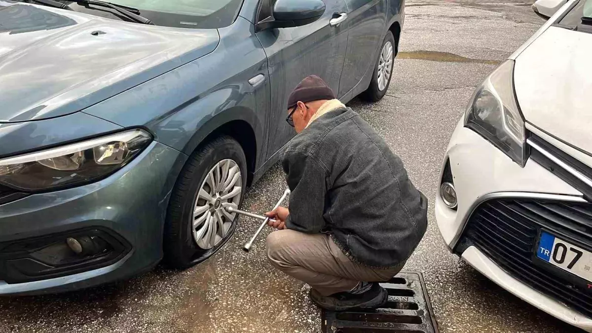 Alanya'da araçların lastiklerini kesen, tuvalete zarar verip, marketten yiyecek ve içecek alan 3 şüpheli yakalandı