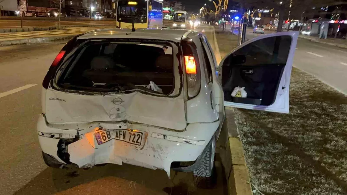 Alkollü sürücü önündeki araca çarptı: 6 yaralı