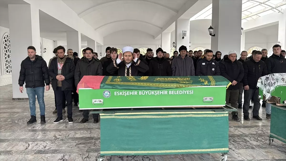 Antalya'daki otobüs kazasında hayatını kaybeden Resmiye Göktepe'nin cenazesi defnedildi