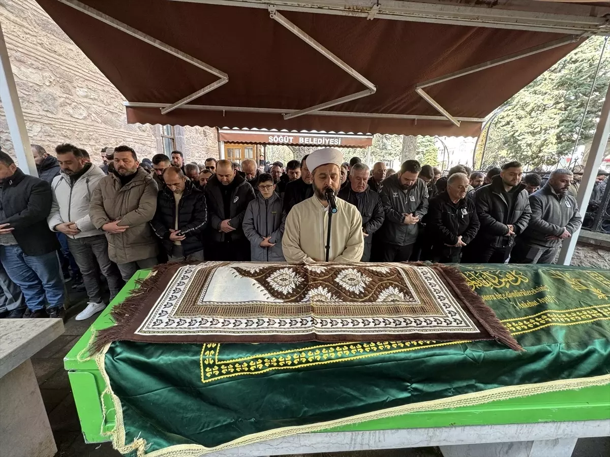 Antalya'daki trafik kazasında yaşamını yitiren Erdi Demirsoy'un cenazesi Bilecik'te defnedildi