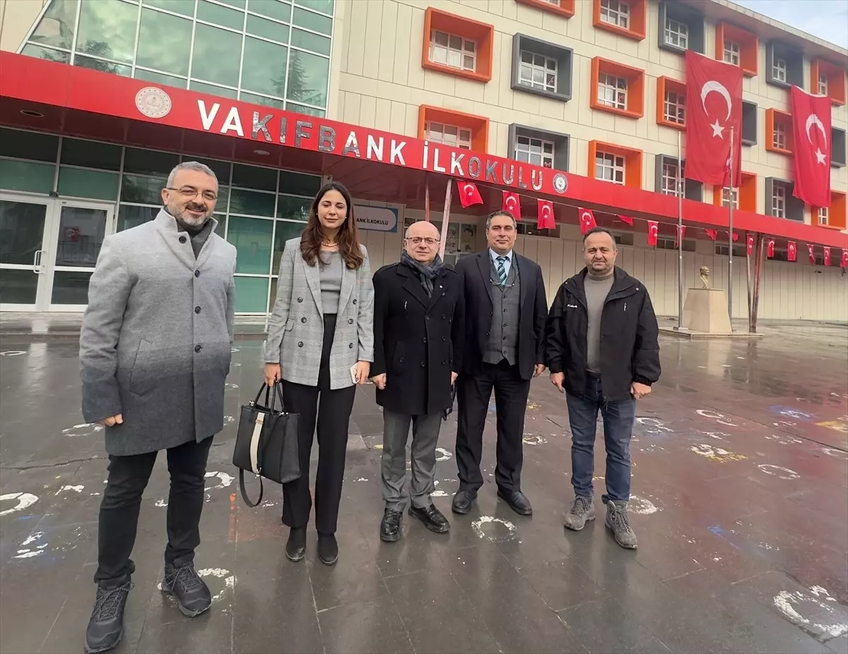 Artvinspor Kulübü yöneticilerinden okul ziyareti