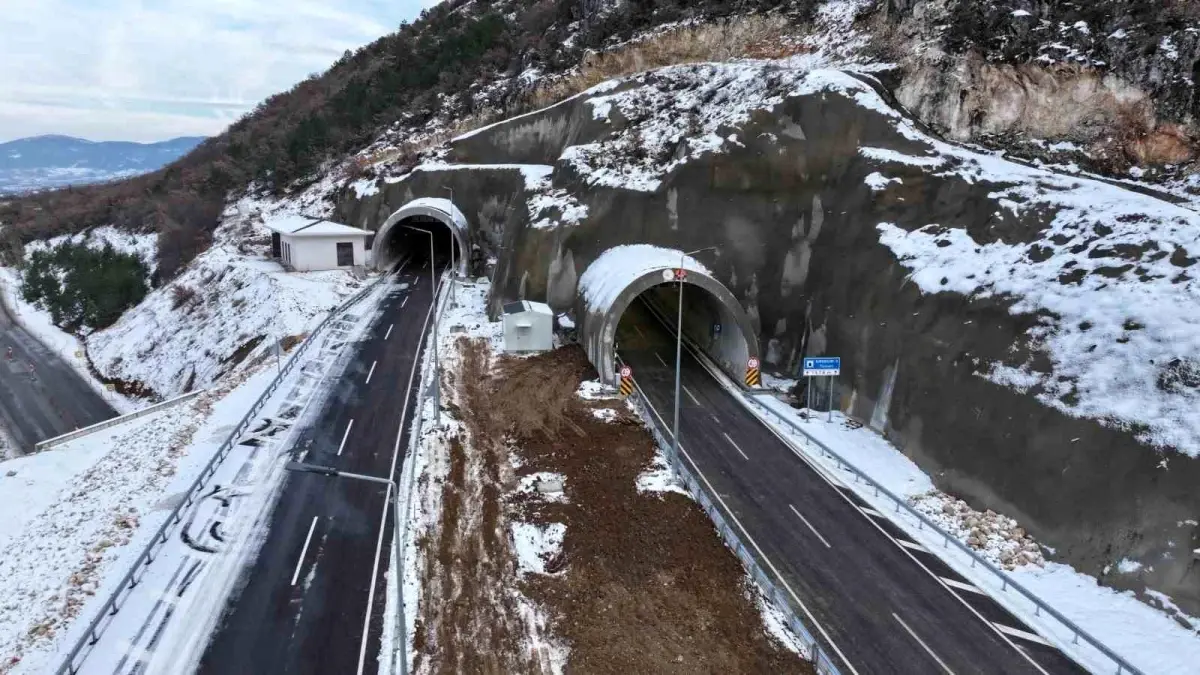 Bakan Uraloğlu: "Kırkdilim Geçişi'nde inşa ettiğimiz 3 çift tüp tünelde sona yaklaştık"