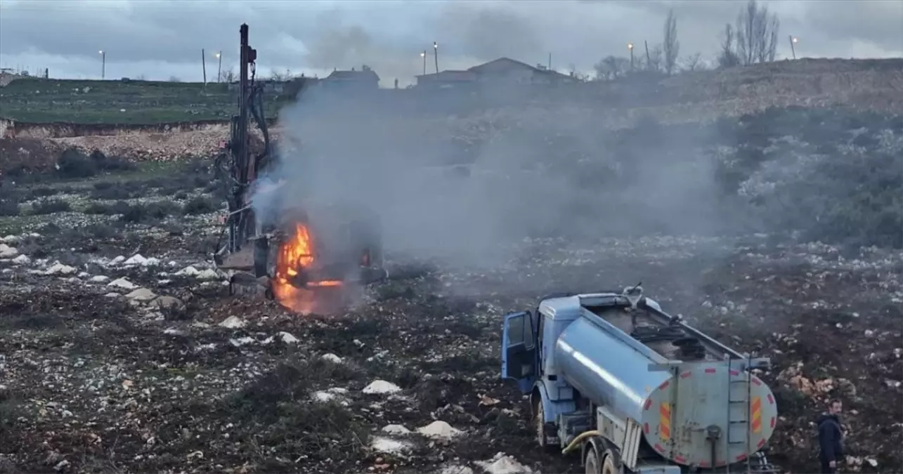 Bilecik'te iş makinesi yandı