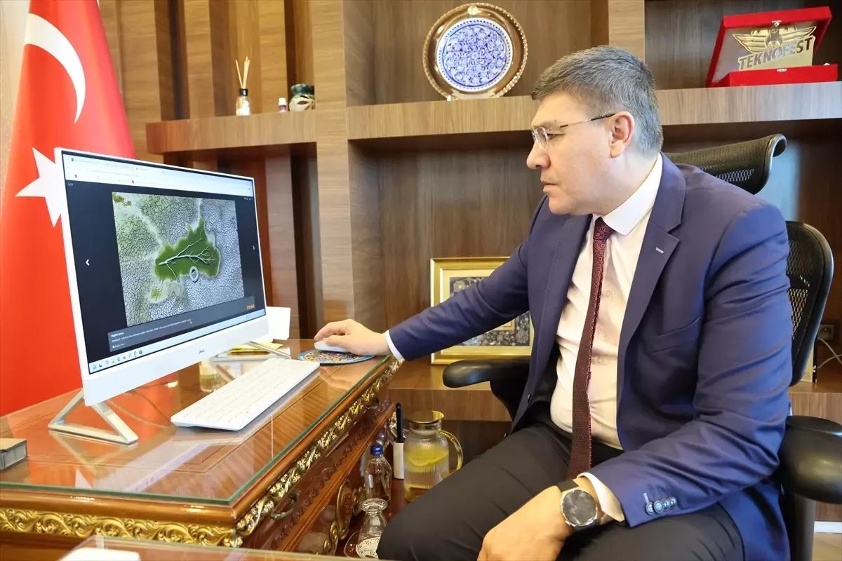 Burdur Mehmet Akif Ersoy Üniversitesi Rektörü Dalgar, AA'nın 'Yılın Kareleri' oylamasına katıldı