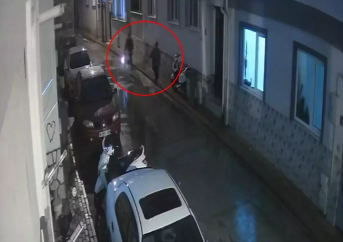 Bursa'da kurusıkı tabancayla rastgele ateş açan şüpheliler kamerada