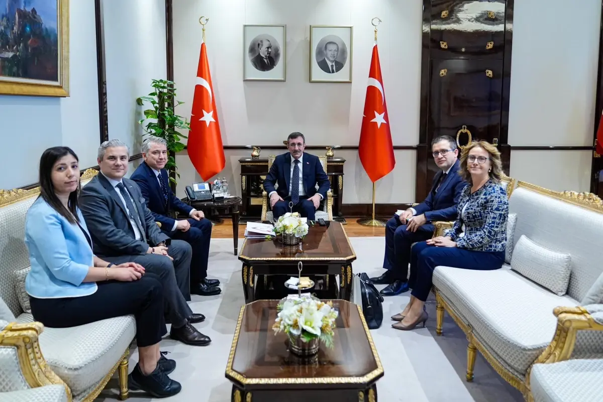 Cevdet Yılmaz, YASED Başkanı Demirözü'nü kabul etti