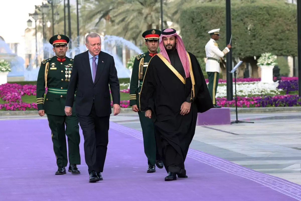 Cumhurbaşkanı Erdoğan, Suudi Arabistan'da resmi törenle karşılandı