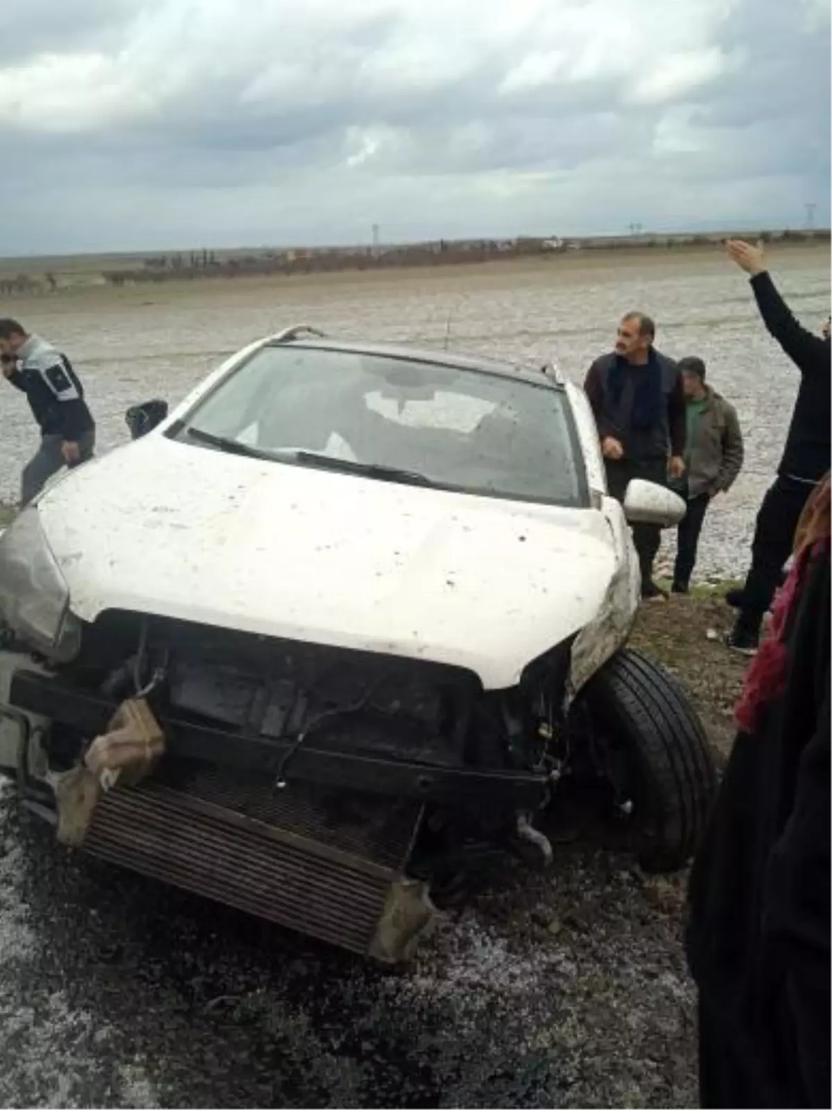 Dolu yağışı kazaya neden oldu: 2 yaralı