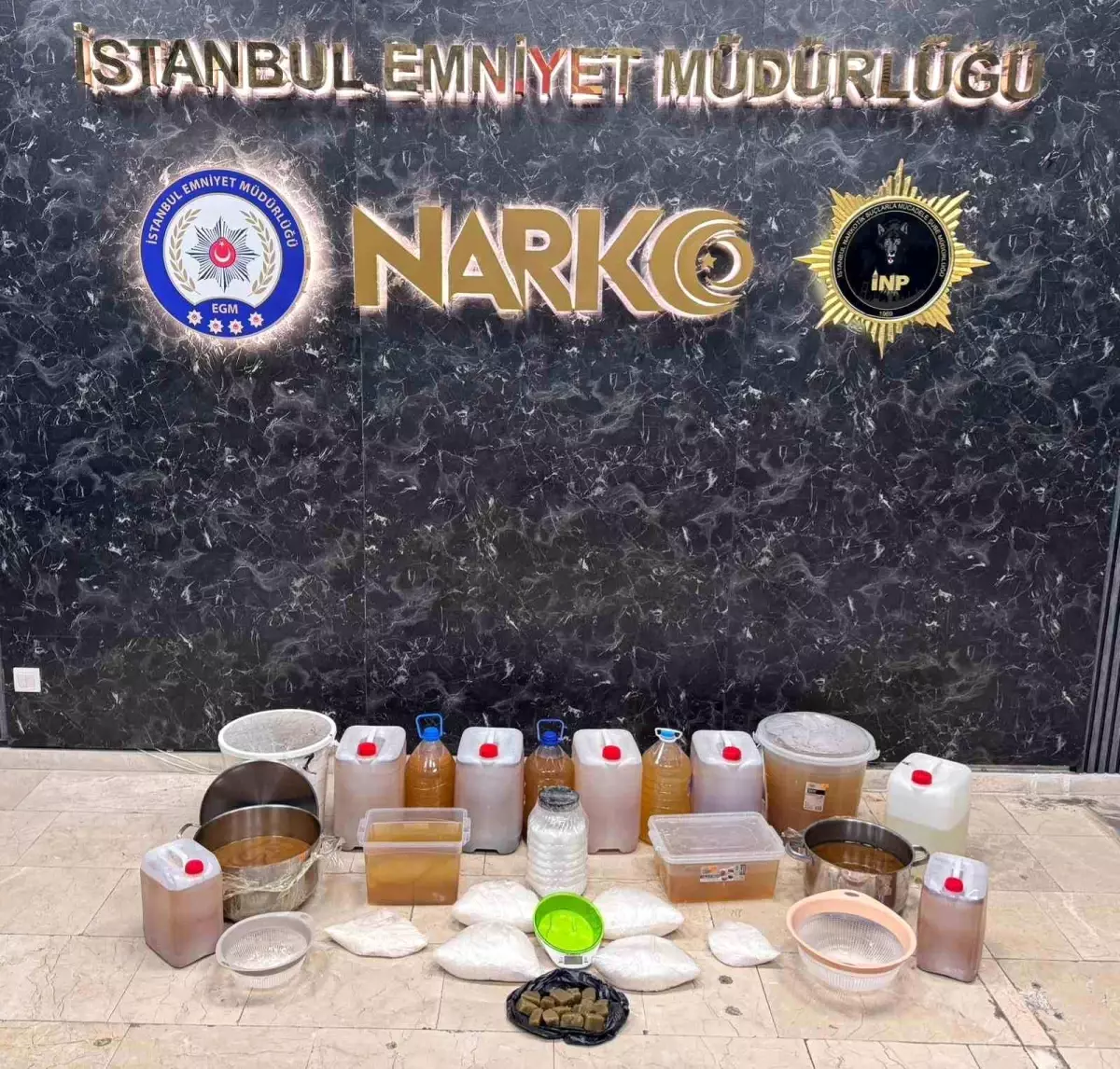 Esenyurt'ta uyuşturucu operasyonu: 154 kilo metamfetamin ele geçirildi