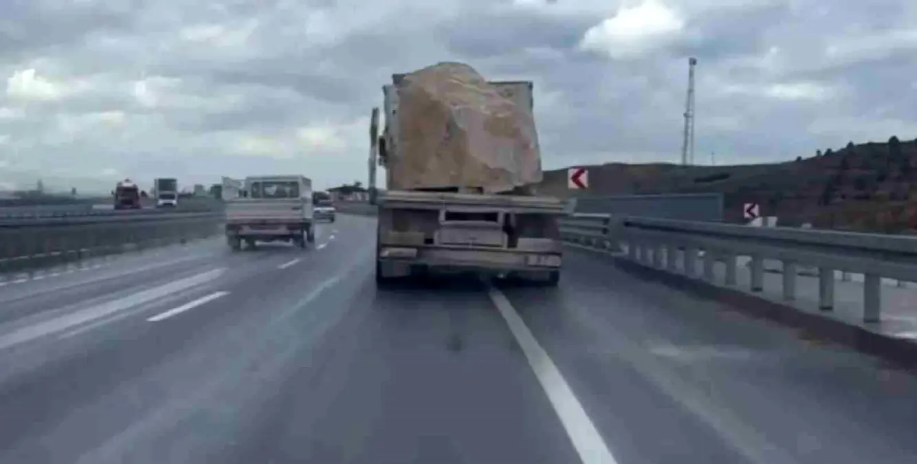 Güvenlik önlemleri alınmadan traverten taşıyan kamyona 25 bin lira ceza kesildi