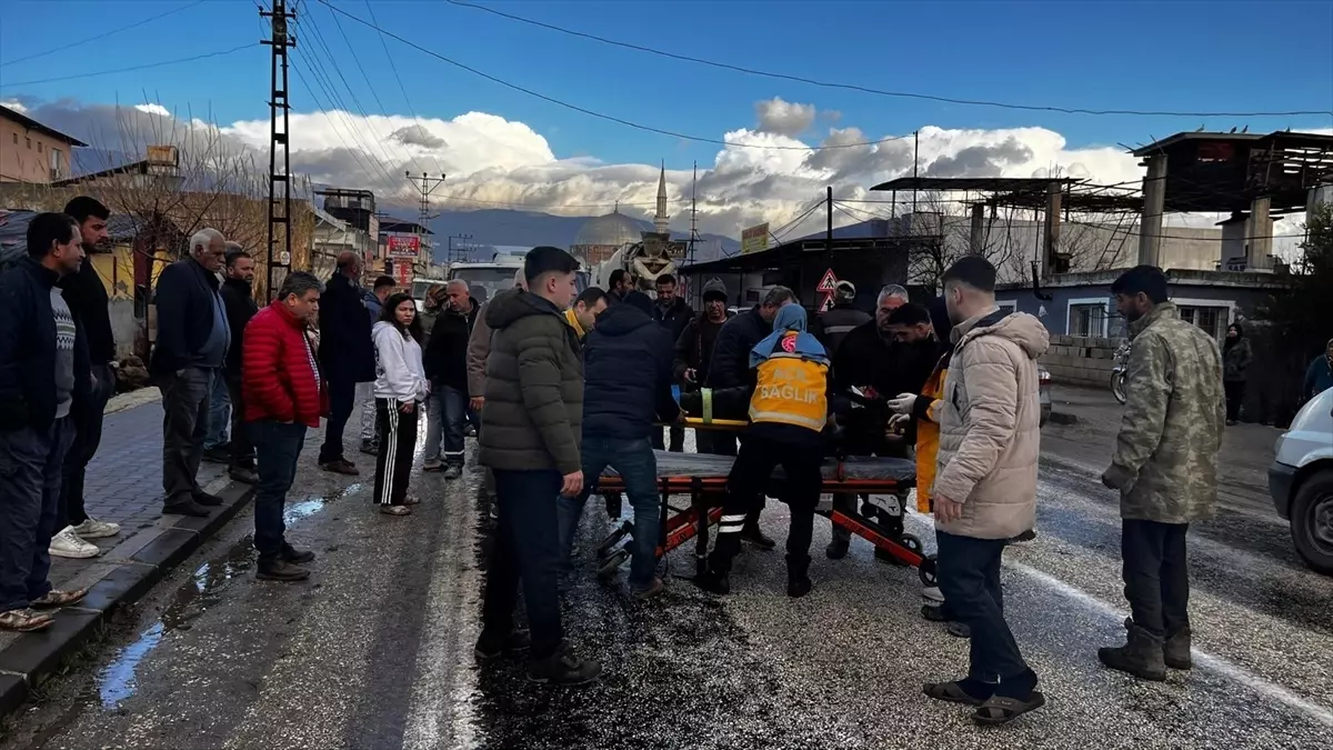Hatay'da minibüsle çarpışan motosikletin sürücüsü yaralandı