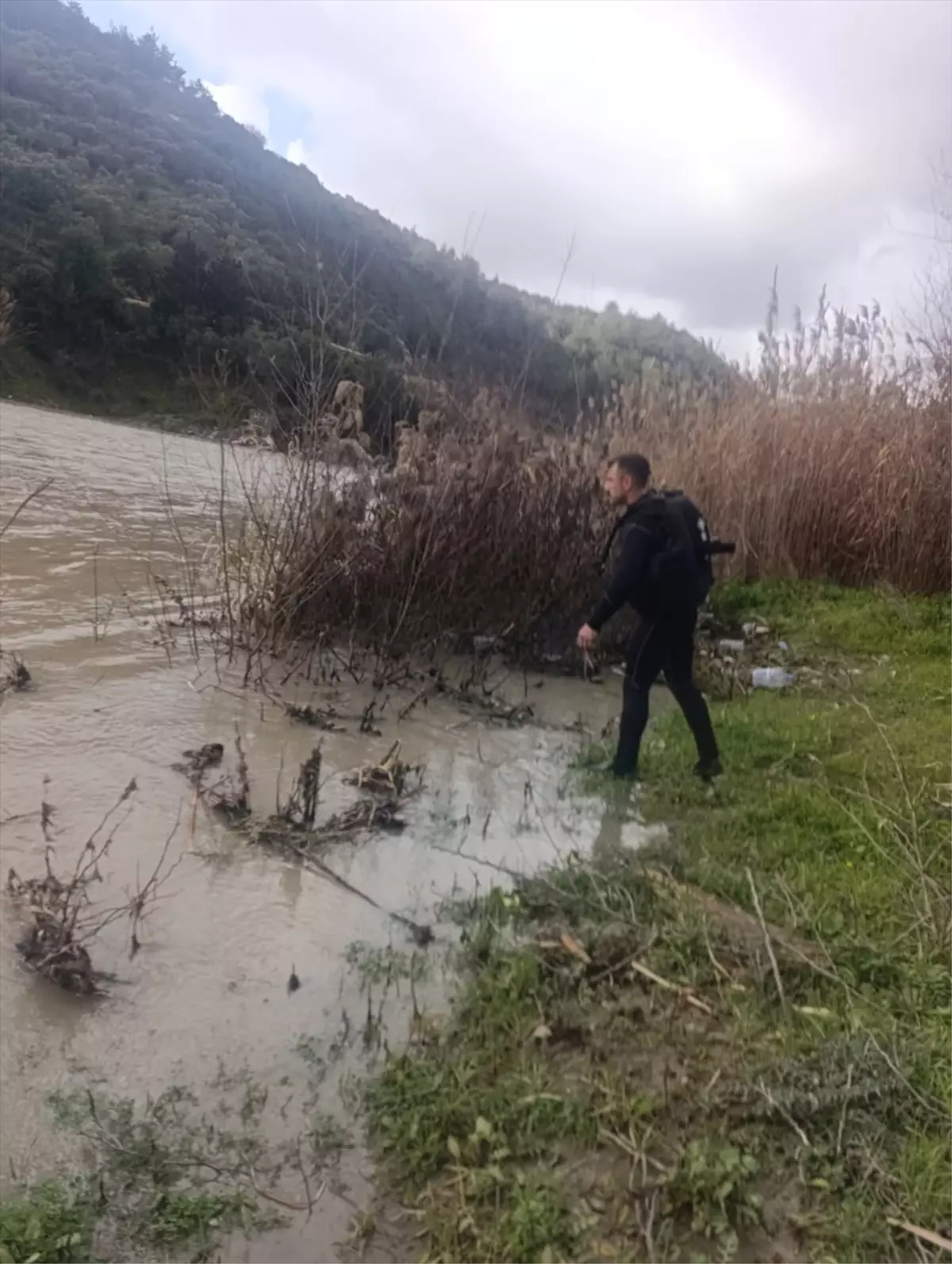 Hatay'da nehre düştüğü iddia edilen kişiyi arama çalışmaları sürüyor