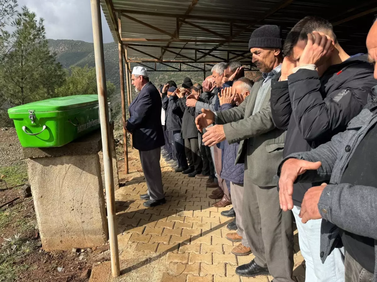 Hassa'da Sobadan Zehirlenen Baba ve Kızı Toprağa Verildi