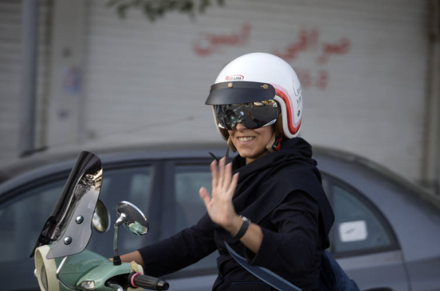 iran da kadinlar artik motosiklet kullanabilecek 19534388 2649 m