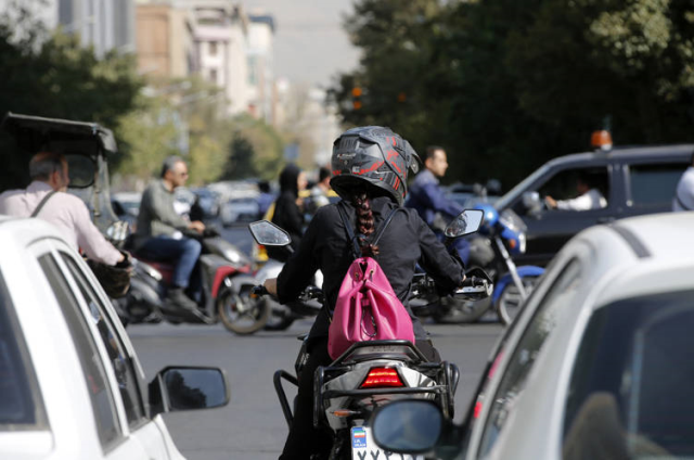 iran da kadinlar artik motosiklet kullanabilecek 19534388 7914 m