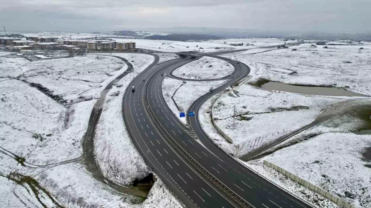 İstanbul'un yüksek kesimlerinde kar etkili oldu