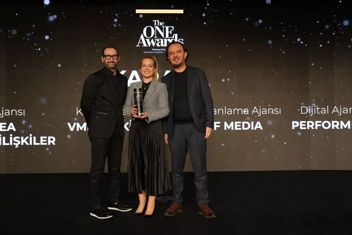 Karaca "The ONE Awards"tan 3 ödülle döndü