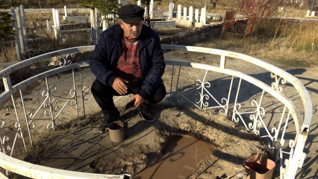 karaman da mezarlikta cikan yagli camurun sifa 19534620 9024 m