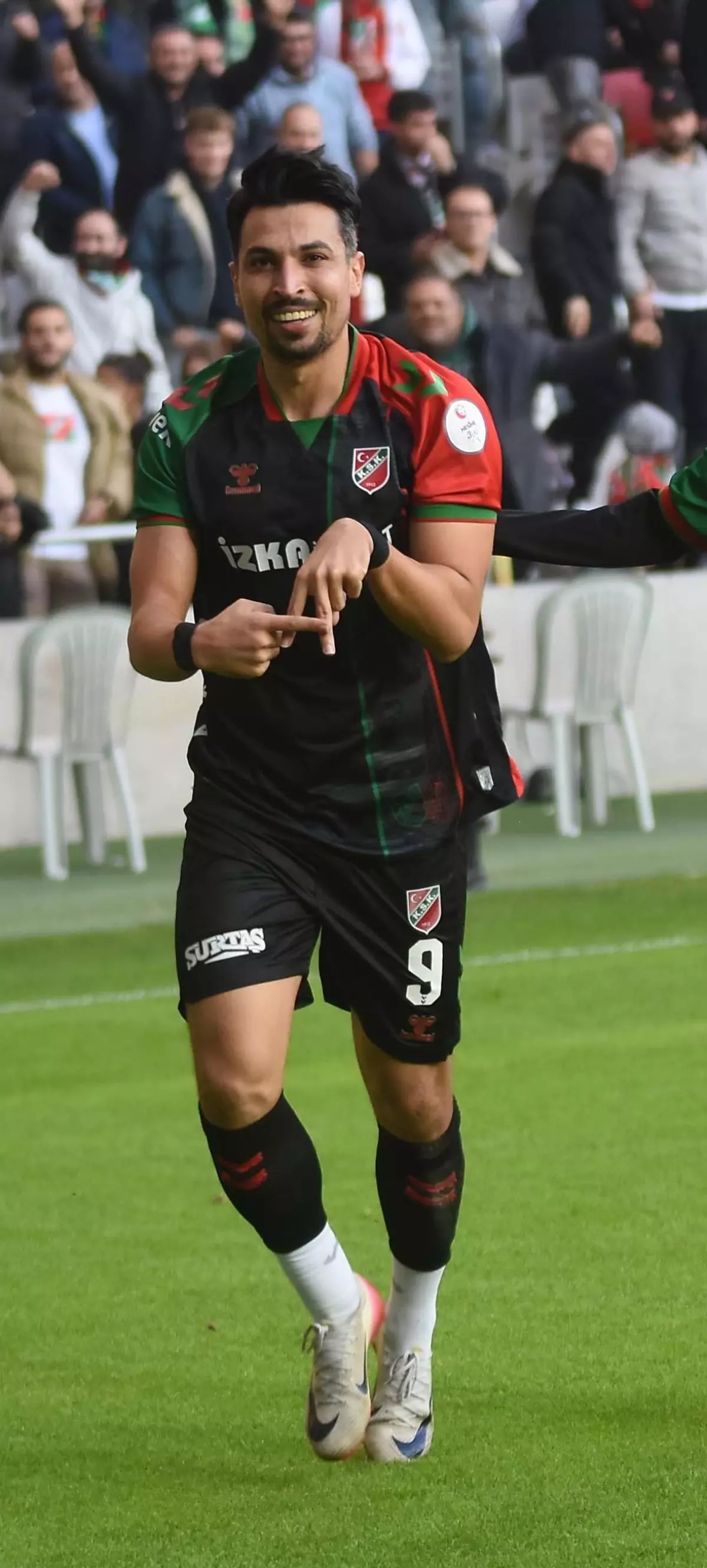 Karşıyaka'da stoper imzaya yakın