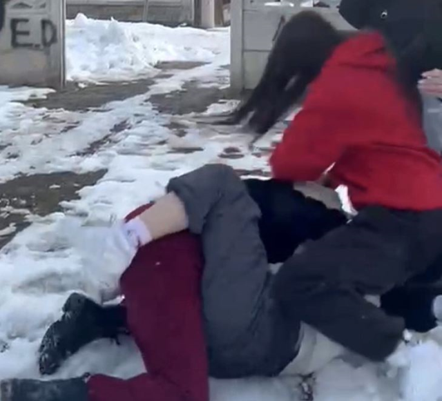 kiz grubundan kan donduran zorbalik 19532028 6174 m