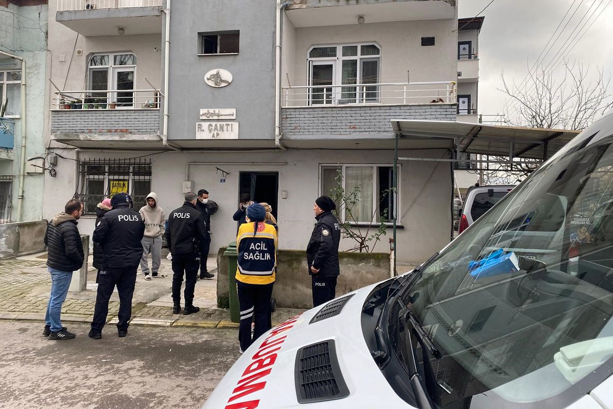 Komşuları ihbar etti, binadaki kötü koku ölümü ortaya çıkardı
