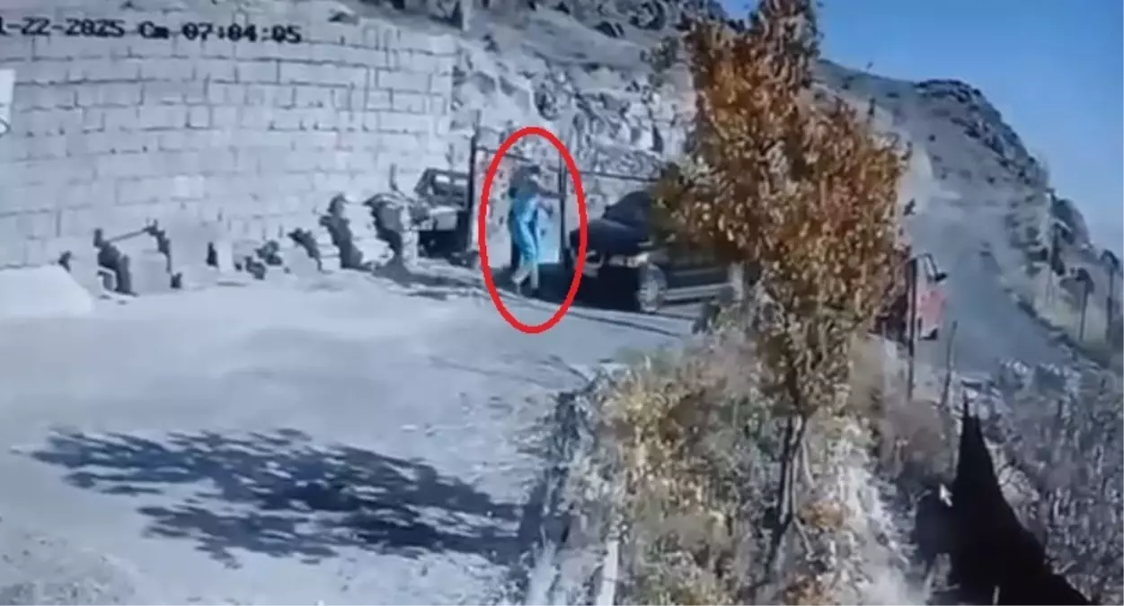 Komşusu baba ve oğlunu otomobille ezip yaralayan sanığa hapis istemi; o anlar kamerada