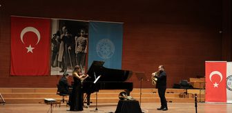 Konser öncesi hayatını kaybeden sanatçının enstrümanıyla lösemili çocuklar için sahne aldılar