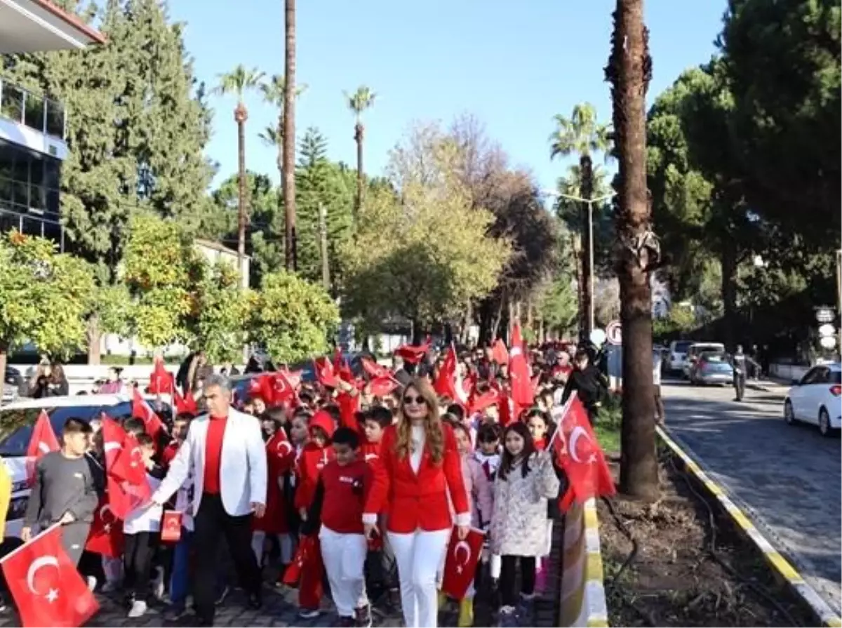 Köyceğiz'de Bayrak Yürüyüşü coşkuyla tamamlandı