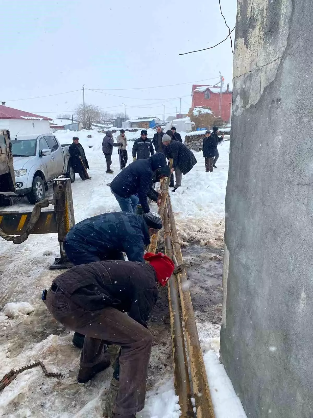 Köyün içme suyu şebekesindeki arıza giderildi