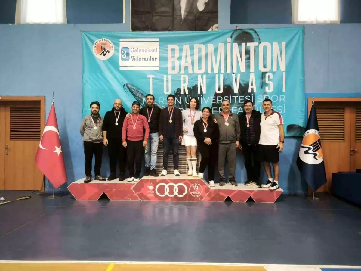 Niğdeli veteran badmintonculardan 14 madalya