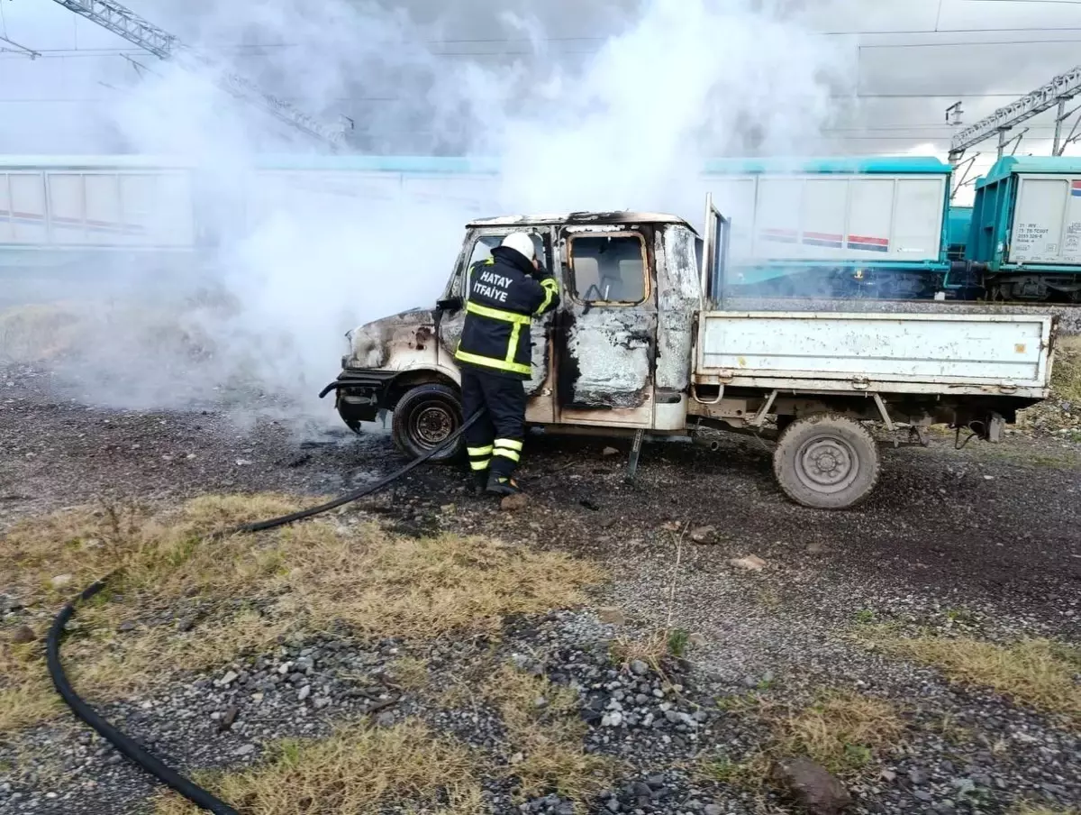 Payas'ta kamyonet alevlere teslim oldu