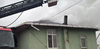 Samsun'da 2 katlı binanın çatısında çıkan yangın söndürüldü