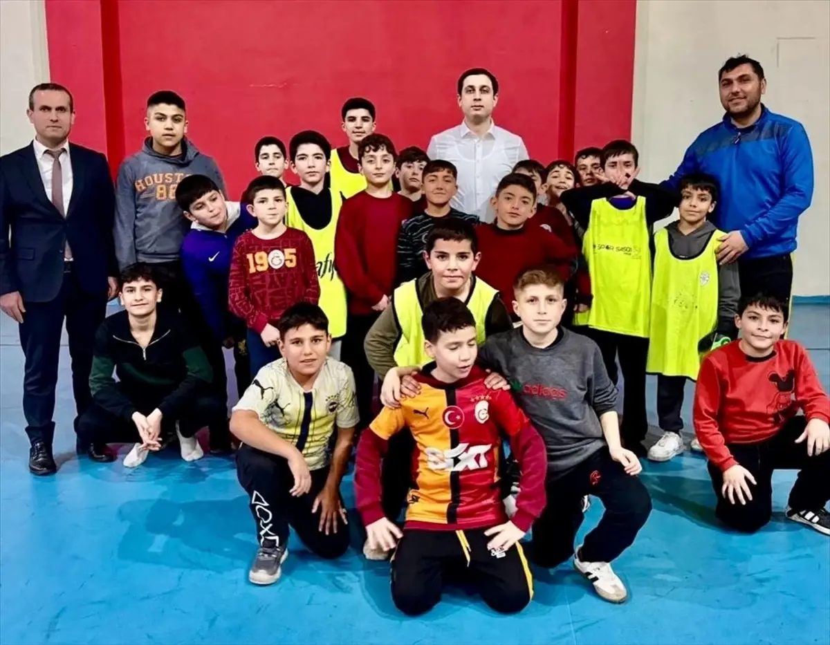 Sason Kaymakamı Başar, spor yapan öğrencilerle buluştu