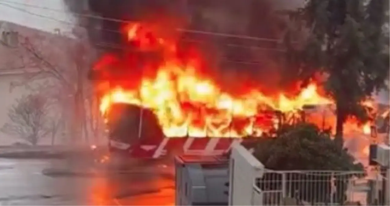 SON DAKİKA İZMİR KARABAĞLAR'DA YANGIN: İzmir'de ESHOT otobüsünde yangın mı çıktı, neden çıktı? ESHOT otobü...