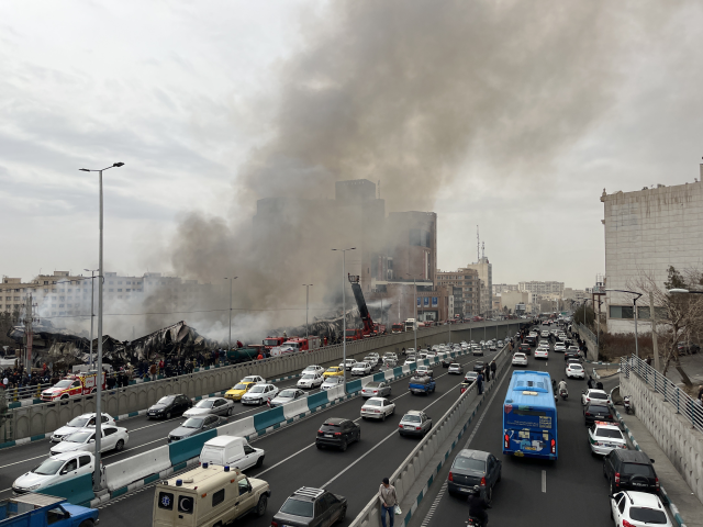 tahran daki bir carsida yangin cikti 200 dukkan 19533662 1216 m