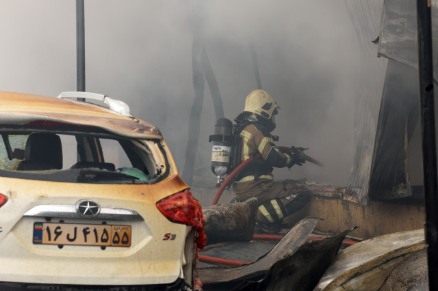 tahran daki bir carsida yangin cikti 200 dukkan 19533662 2334 m